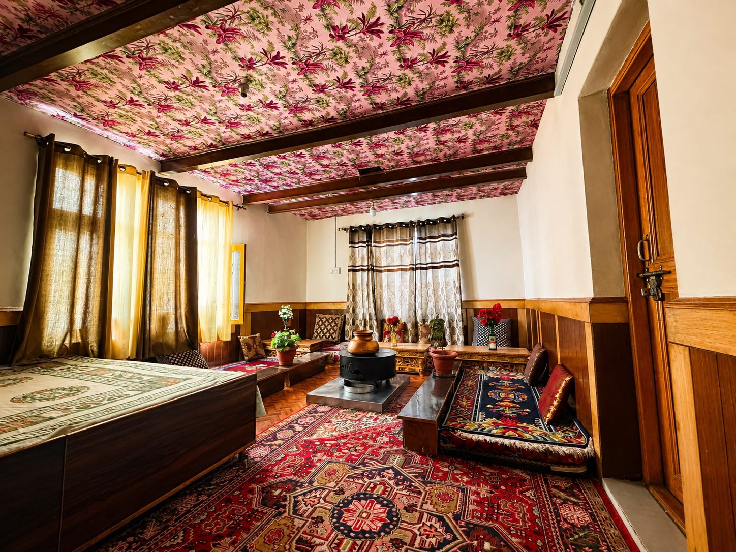 Traditional Spitian dining and lounge room at 7 Pines Homestay